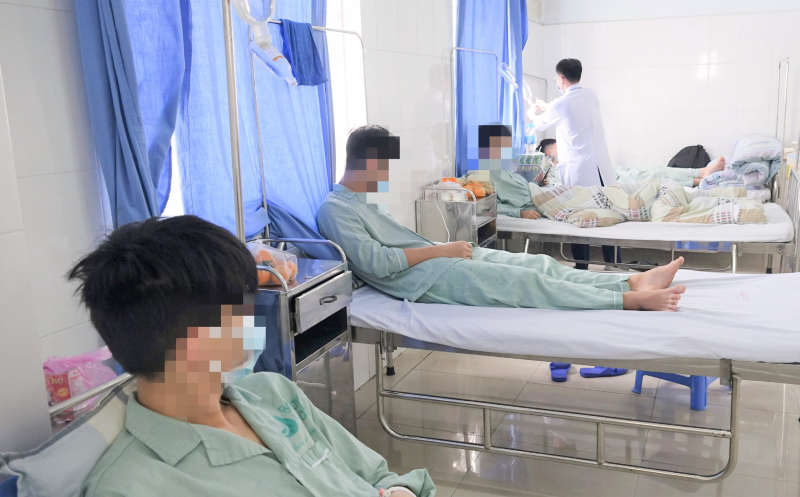 4 học sinh nam nhập viện sau khi hút thuốc lá điện tử