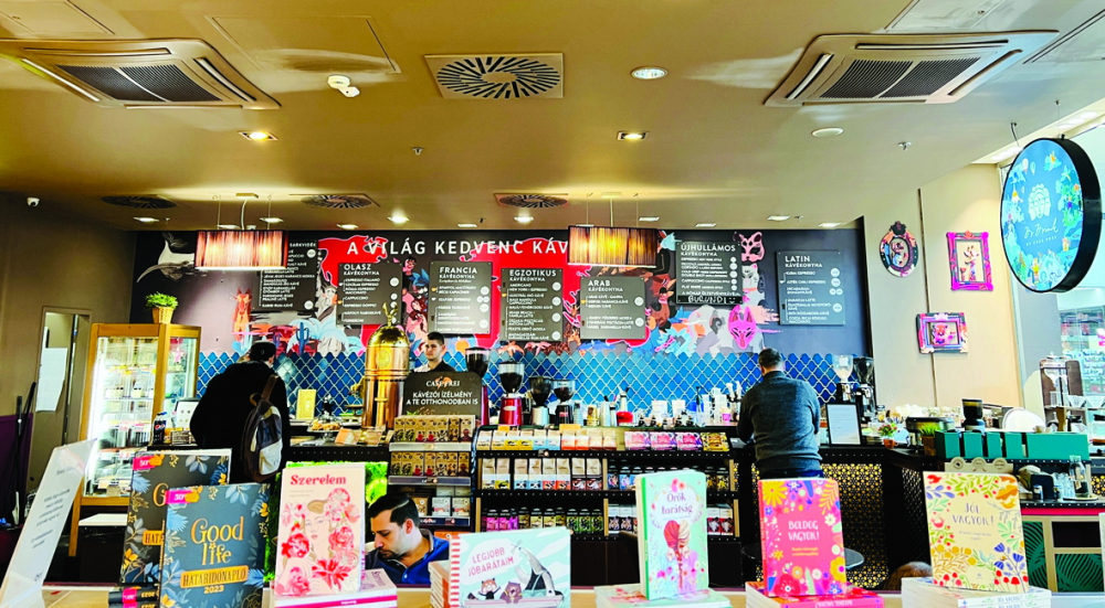 Một chi nhánh của Cafe Frei kết hợp với cửa hàng sách Libri tạo nên trải nghiệm “2 trong 1” 