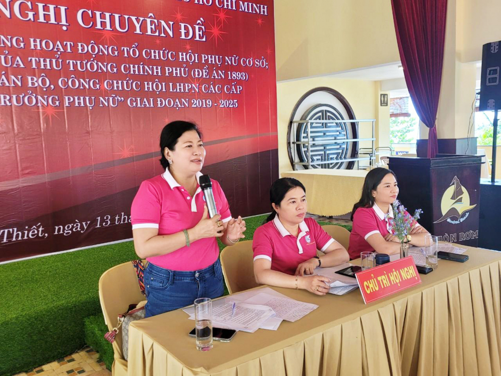 Bà Nguyễn Thị Hồng Thắm - Phó giám đốc Sở Nội vụ TPHCM - cho rằng Hội Phụ nữ các phường phải chuẩn bị nhân sự để giới thiệu trong quá trình sắp xếp lại địa bàn khu phố, ấp