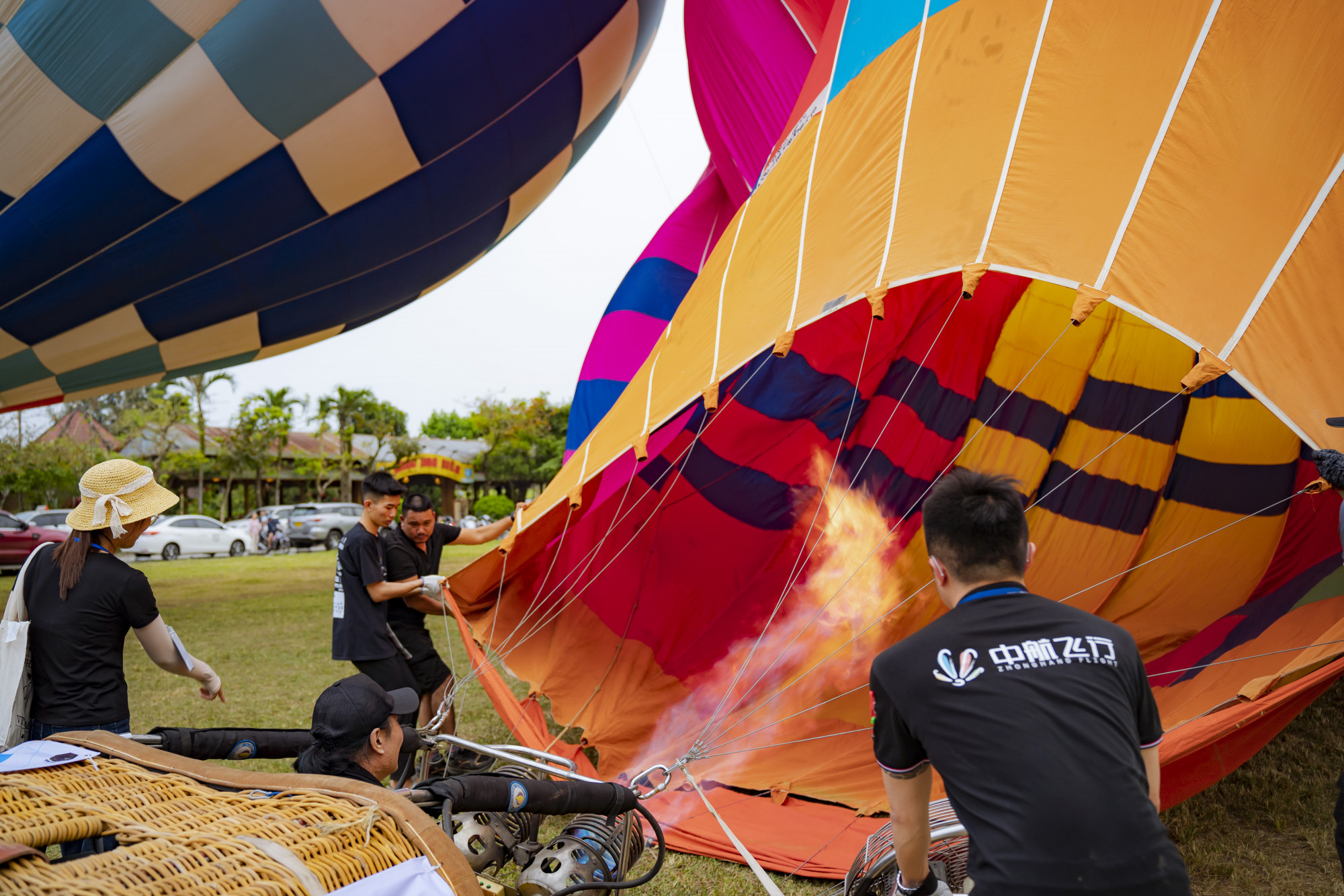Du khách đến với lễ hội sẽ được chiêm ngưỡng số lượng lớn khinh khí cầu với đủ màu sắc, kích thước và chủng loại. 