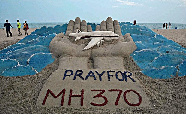 Bức tranh bằng cát tưởng niệm chiếc máy bay MH370 và những hành khách xấu số