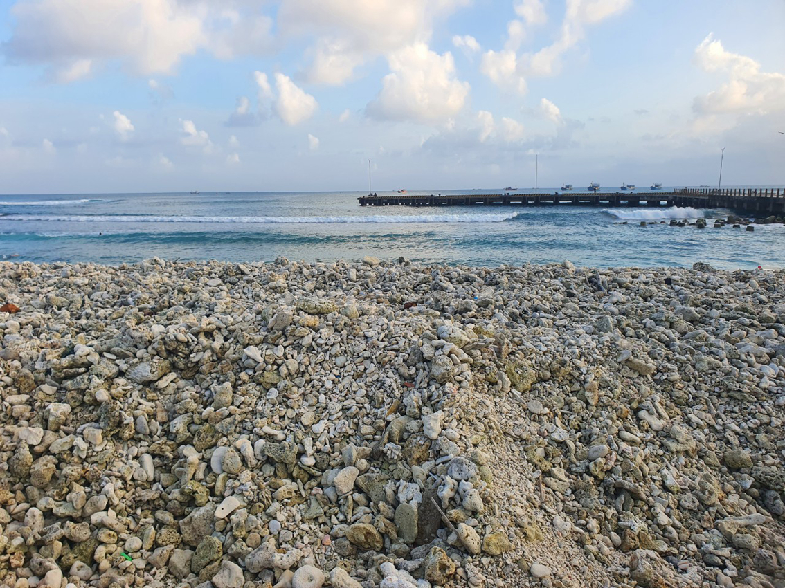 Cảng Bến Đình đã hoàn thiện nhưng không thể khai thác nên tỉnh Quảng Ngãi chi tiếp 250 tỉ đồng để xây đê chắn sóng bảo vệ - ẢNH: LÊ ĐÌNH DŨNG