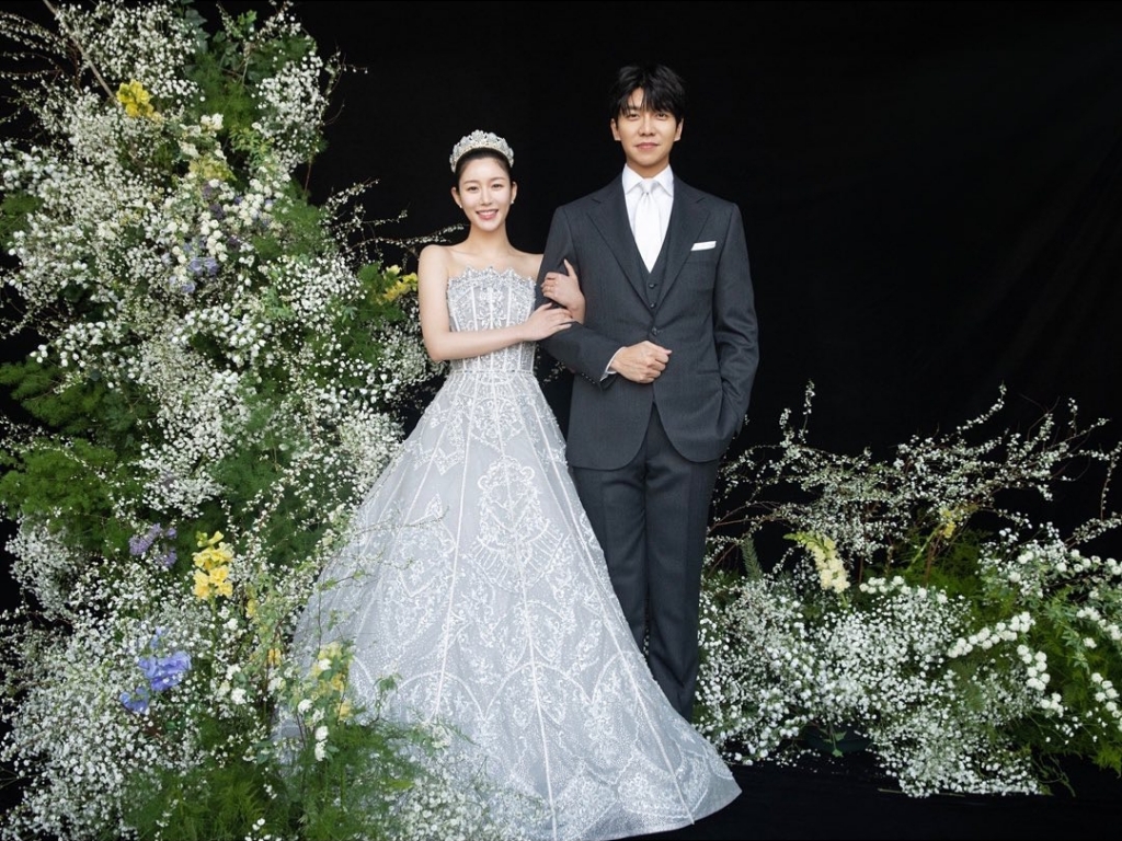Lee Seung Gi và Lee Da In hứng chịu nhiều tin đồn thất thiệt sau hôn lễ.