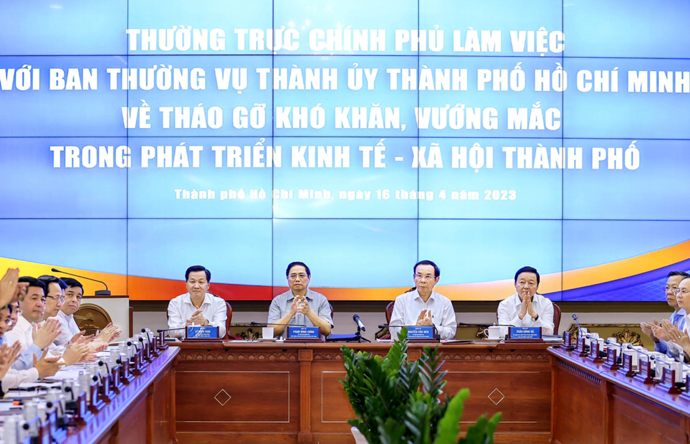 Thủ tướng Chính phủ Phạm Minh Chính, Bí thư Thành ủy TPHCM Nguyễn Văn Nên, Phó thủ tướng Chính phủ Lê Minh Khái, Phó thủ tướng Chính phủ Trần Hồng Hà cùng các đại biểu dự buổi làm việc với lãnh đạo Thành ủy, UBND TPHCM - ẢNH: VGP