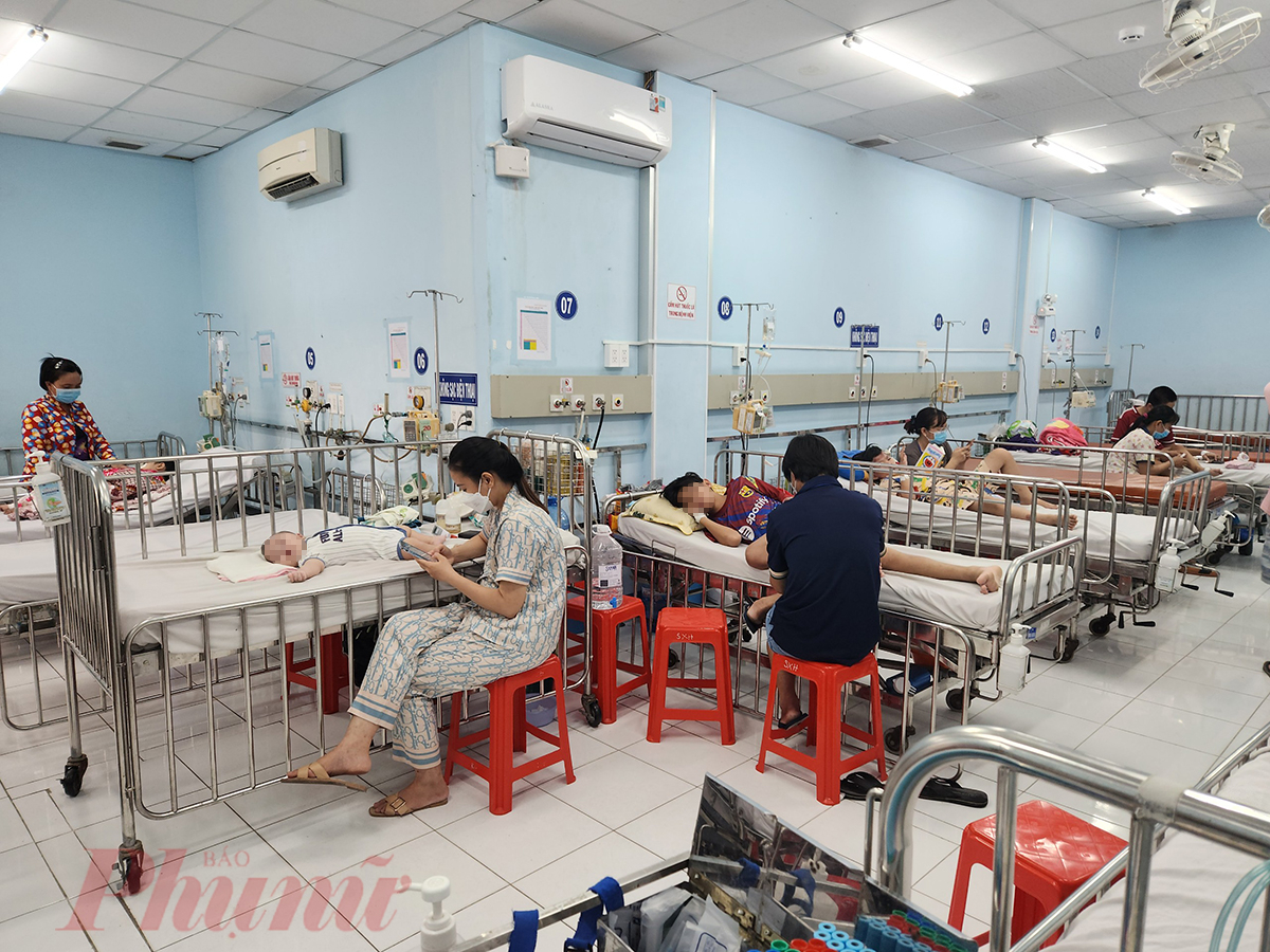 TPHCM đang trong các đợt nắng nóng, tuy nhiên bệnh sốt xuất huyết vẫn đang có dấu hiệu gia tăng, các bệnh viện nhi tại TPHCM vẫn tiếp nhận trẻ mắc sốt xuất huyết gần như mỗi ngày. Trong đó nhiều nhất là Bệnh viện Nhi Đồng 1 TPHCM với trung bình 40-50 bệnh nhi nhập viện.