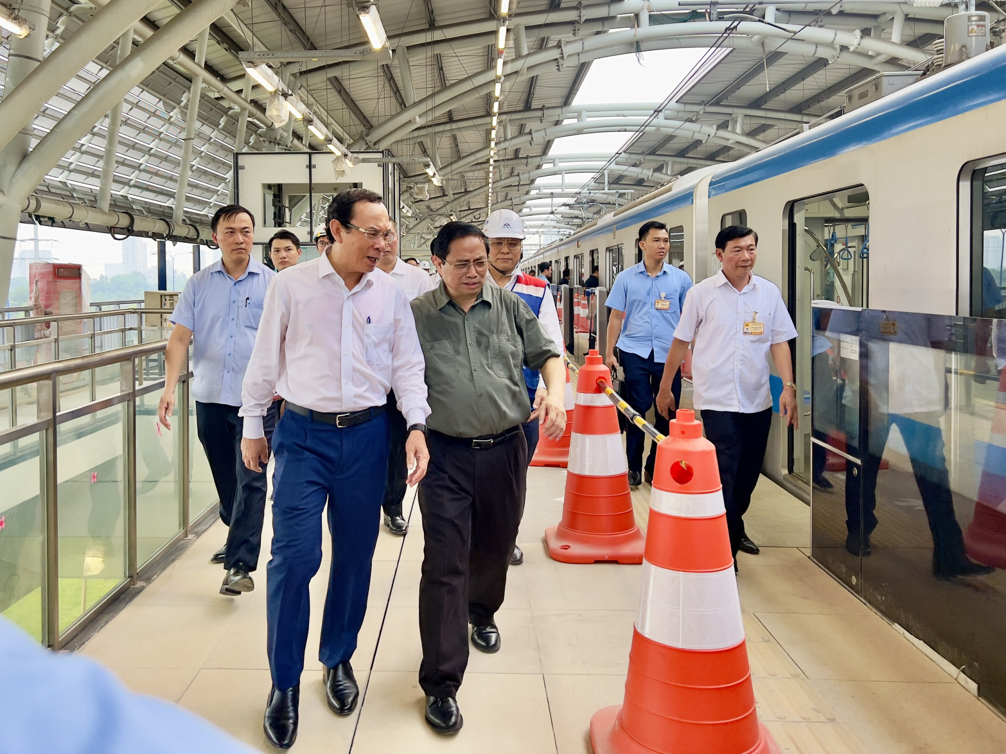 Bí thư Thành ủy TPHCM Nguyễn Văn Nên tại chuyến đi thử nghiệm tuyến metro 1 ngày 15/4 của Thủ tướng Chính phủ Phạm Minh Chính cùng đoàn công tác Trung ương vào làm việc tại TPHCM