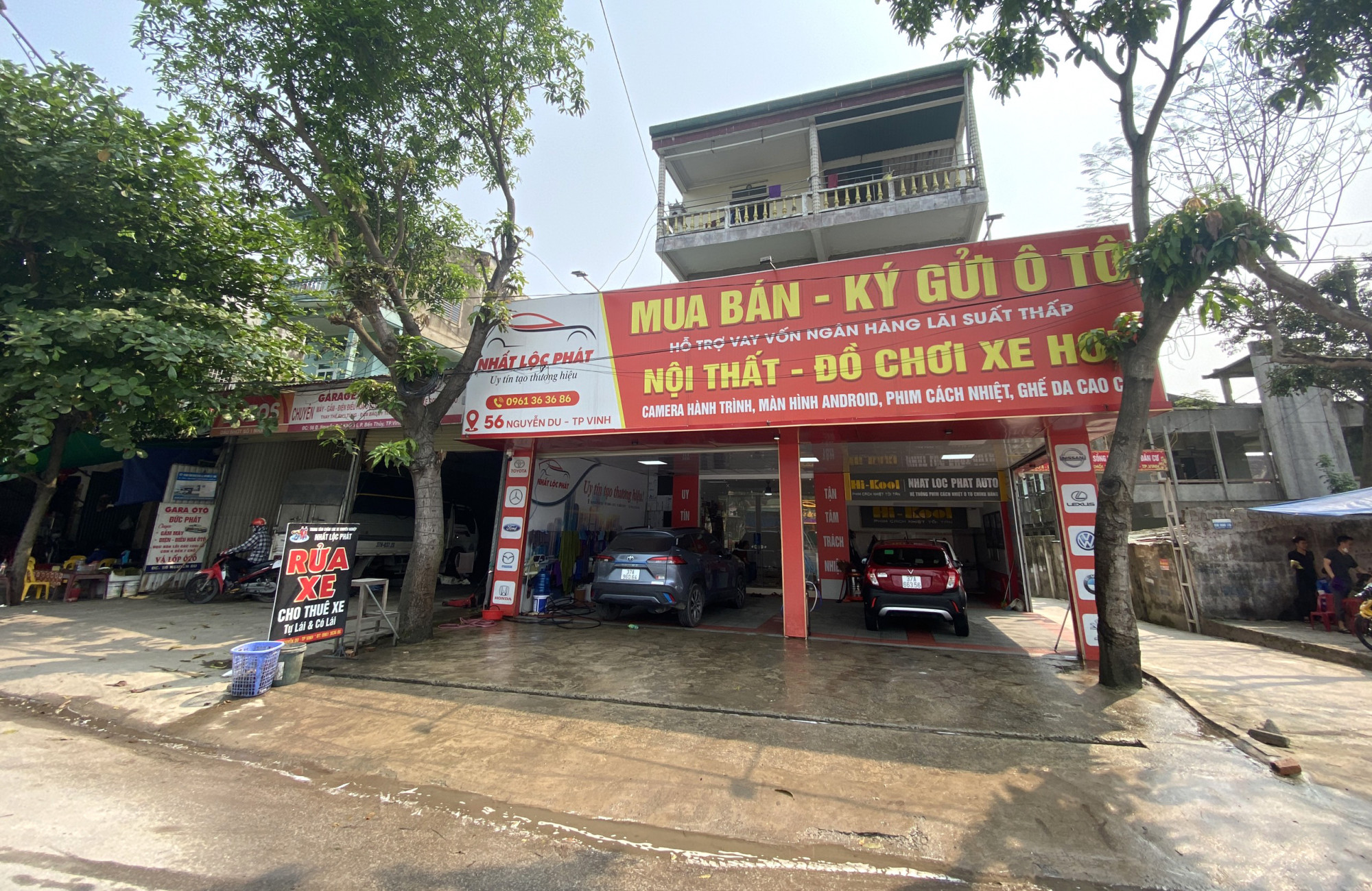 Tiệm rửa xe ô tô, nơi xảy ra sự việc hy hữu - Ảnh: Phan Ngọc