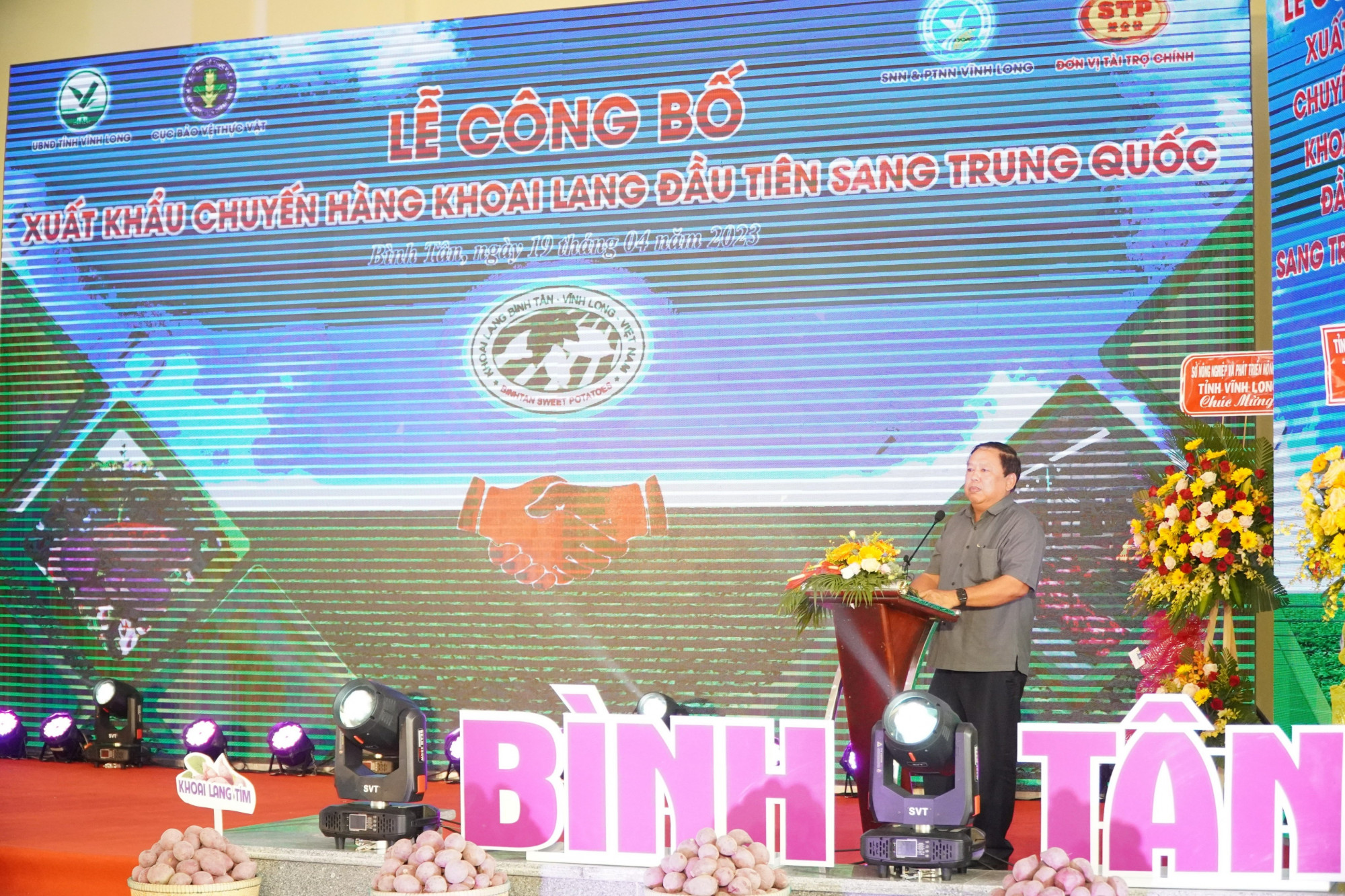 Ông Nguyễn Văn Liệt - Phó chủ tịch UBND tỉnh Vĩnh Long phát biểu