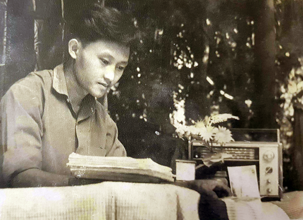 Nhà báo Phạm Việt Long làm việc ở căn cứ Dốc Voi, Trà My, tỉnh Quảng Nam năm 1972