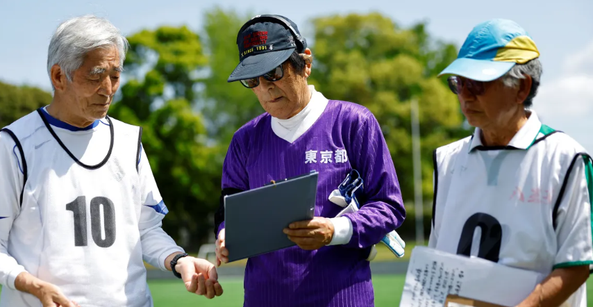 Yutaka Ito, tổng thư ký của liên đoàn SFL cho biết: “Tôi nghĩ rằng sự hình thành đội bóng U.80, U.90  phản ánh những gì chúng ta đang thấy trong xã hội Nhật Bản, nơi nhóm nhân khẩu học cao tuổi có thể hoạt động như thế này.