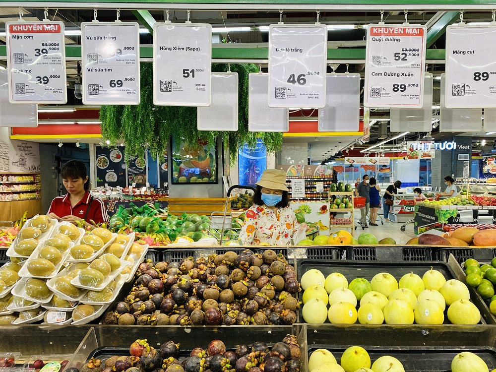 Người tiêu dùng lựa chọn các sản phẩm nông sản Việt - Ảnh: Masan Group