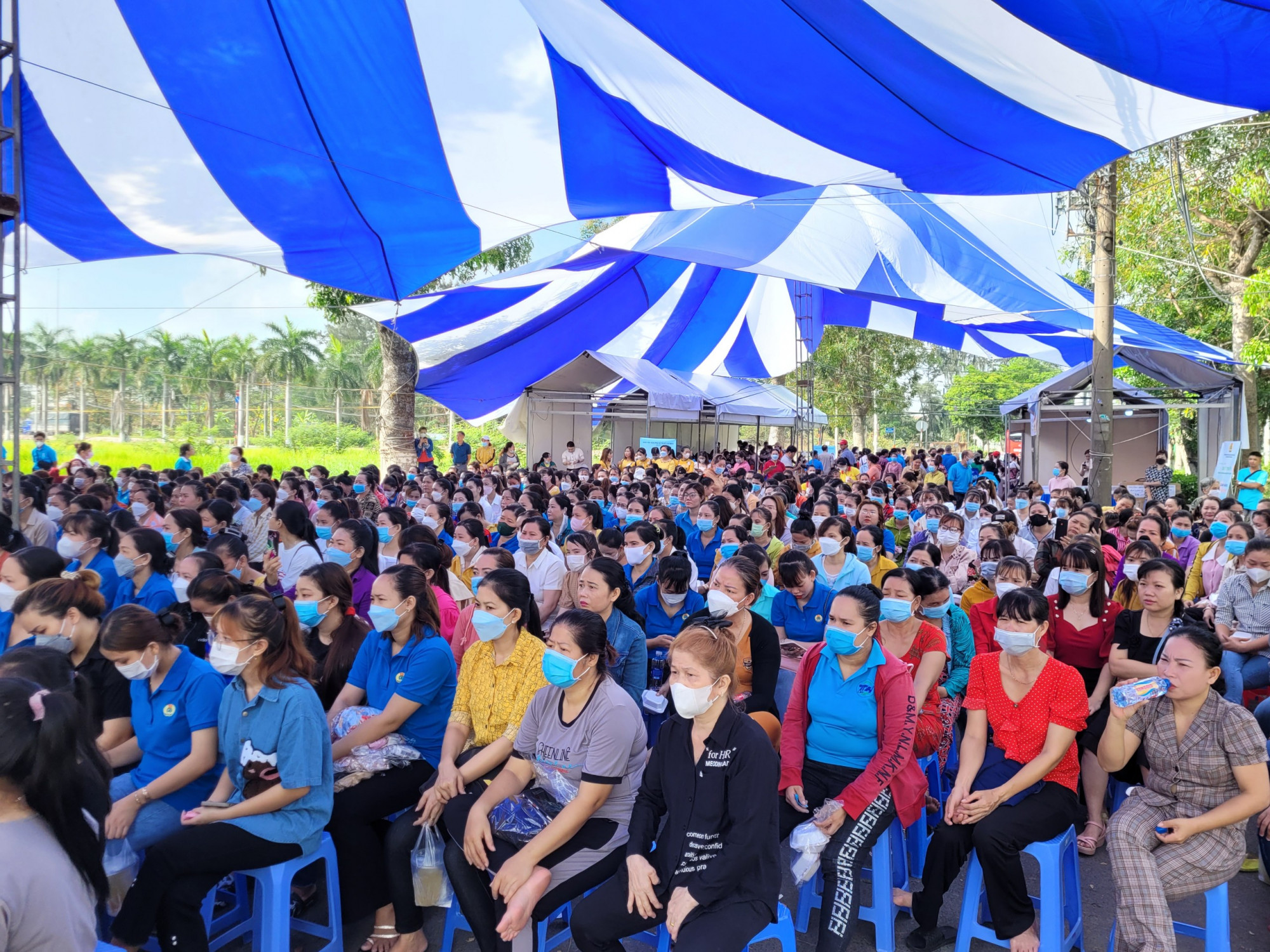 600 nữ công nhân đang làm việc tại khu công nghiệp Lê Minh Xuân cùng tham gia ngày hội