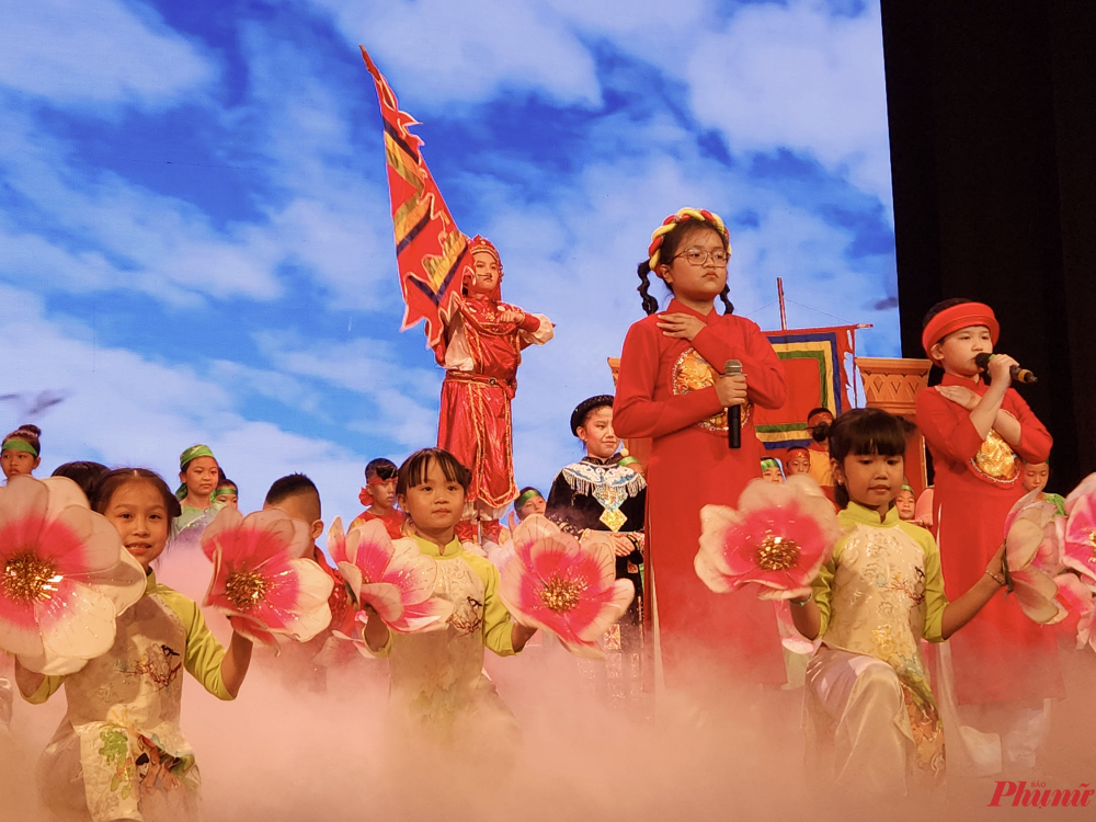 Vỏ kịch “Our great hero - Tran Quoc Toan in battle” của Trường tiểu học Nguyễn Bỉnh Khiêm (quận 1)