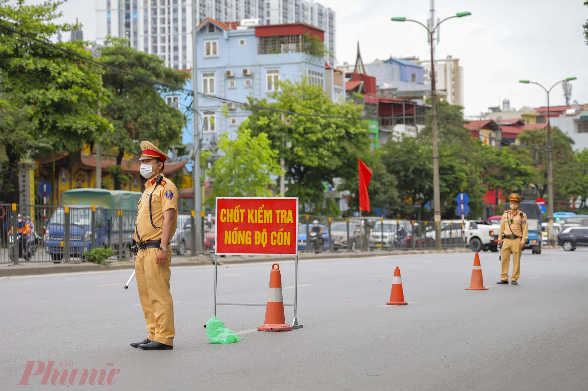 Tại khu vực do Đội CSGT số 14 phụ trách có 2 bến xe Nước Ngầm và Giáp Bát, có lưu lượng phương tiện khách đông. Để việc kiểm tra xử lý mang lại hiệu quả, cũng như tạo ý thức tự giác chấp hành cho lái, phụ xe, đơn vị đã bố trí các tổ công tác kiểm tra chuyên đề đối với ô tô.