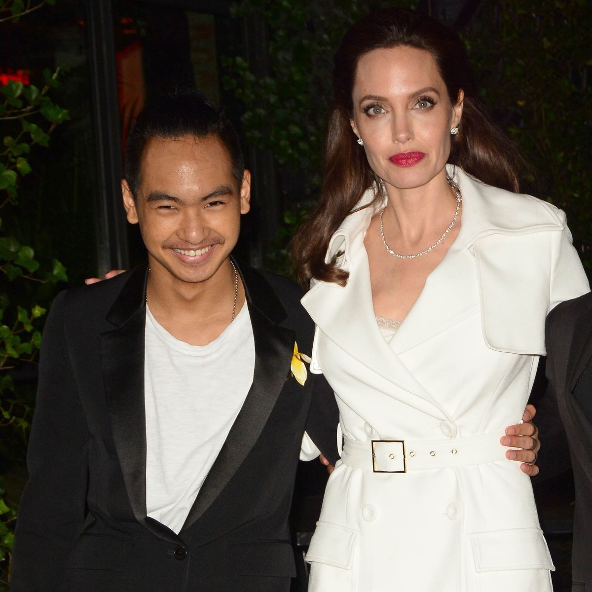Angelina Jolie và con trai cả đồng hành với nhau trong nhiều sự kiện