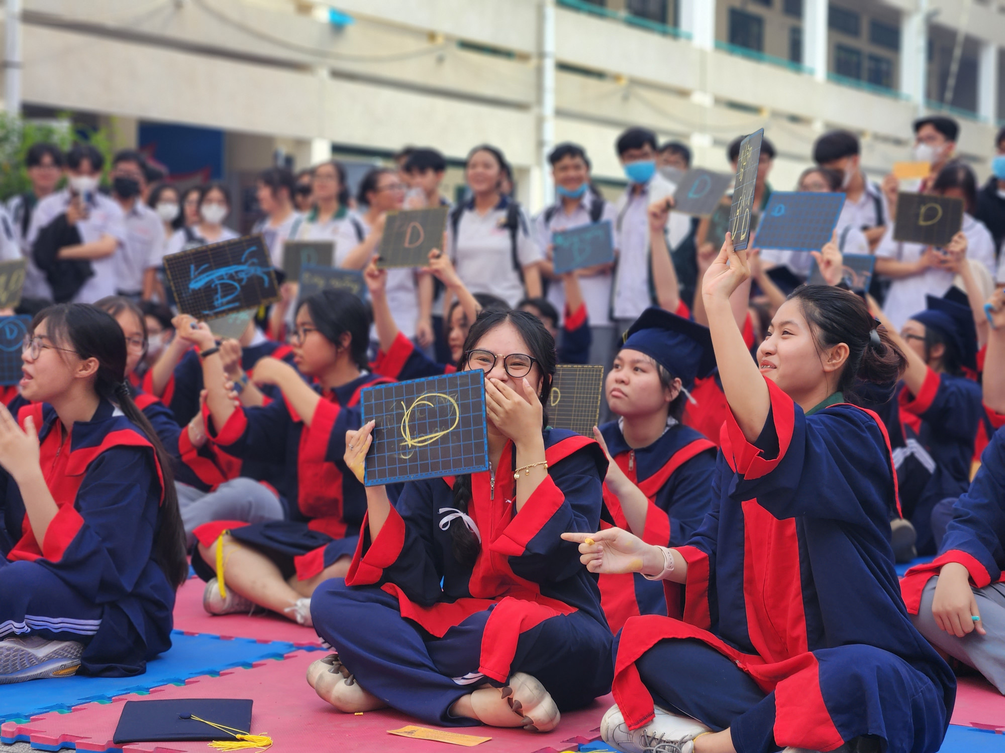 Cuộc thi rung chuông vàng trong sân chơi văn học trong ngày hội