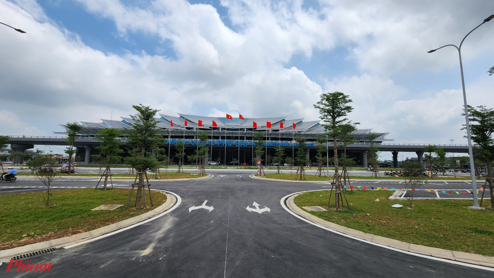 Lãnh đạo Cảng hàng không quốc tế Phú Bài (Thừa Thiên Huế) cho biết, nhà ga T2 sẽ bắt đầu khai thác vào ngày 28/4 và khánh thành vào ngày 13/5.