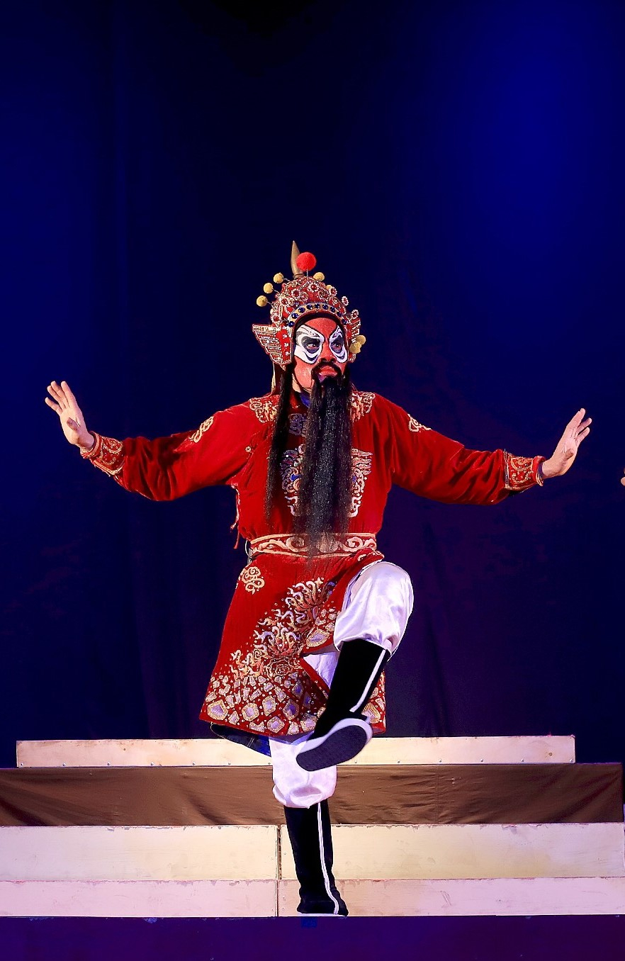 Nghệ sĩ Thanh Bình vốn sở trường ở các vai lão nhưng lần này chọn vai võ tướng Hoàng Phi Hổ dự thi, anh không tập trung nhiều vào vũ đạo mà chú trọng ca diễn đào sâu nội tâm nhân vật - Ảnh: Nhà hát Nghệ thuật Hát bội TPHCM.