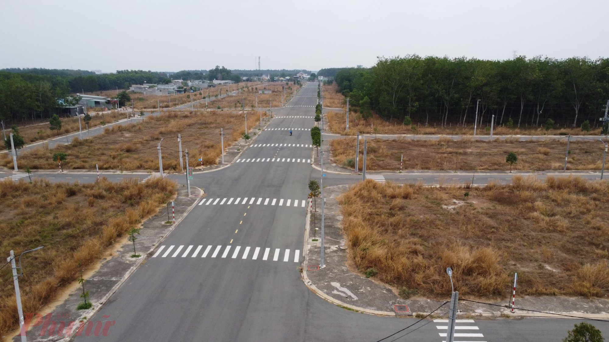 Vào thời điểm năm 2019, dự án Tuấn Điền Phát 3 (tên thương mại là Dragon City) tọa lạc tại đường ĐT 749C, thuộc thị trấn Lai Uyên, huyện Bàu Bàng, tỉnh Bình Dương được quảng cáo rầm rộ ra thị trường với diện tích 12ha, bao gồm 600 lô nền, giờ đây chỉ là khu đất cỏ mọc cháy. 