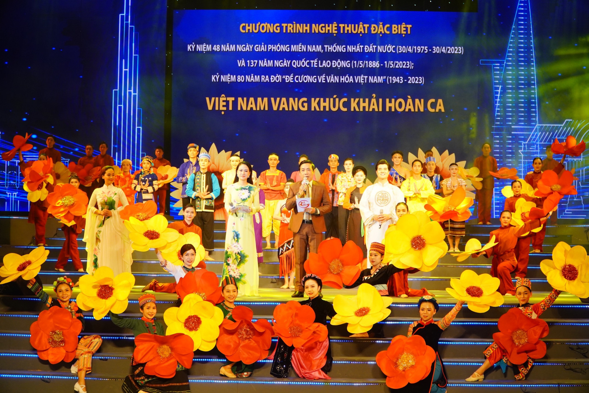 Kỷ niệm 48 năm Ngày giải phóng miền Nam, thống nhất đất nước (30/4/1975 - 30/4/2023) và 137 năm ngày quốc tế lao động (1/5/1886 - 1/5/2021); Kỷ niệm 80 năm ra đời “Đề cương về văn hóa Việt Nam” (1943 – 2023). Chương trình do Ban tổ chức kỷ niệm các ngày lễ lớn thành phố Hồ Chí Minh tổ chức, Trung tâm Ca nhạc nhẹ TP thực hiện