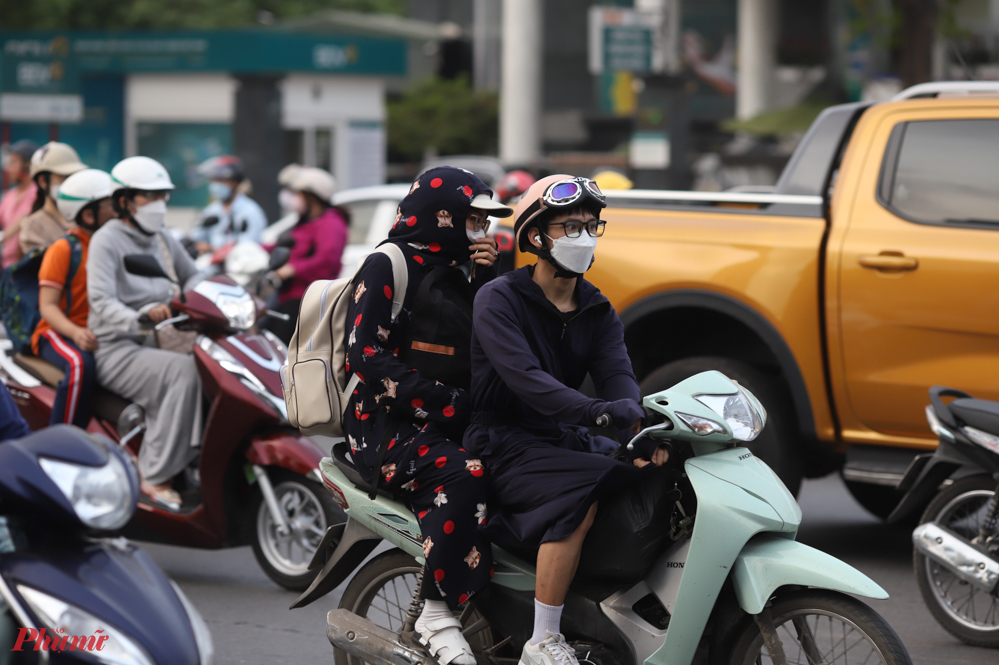 Trong chiều 28/4, ngay sau khi kết thúc ngày làm việc cuối cùng, nhiều người đã nhanh chóng lên đường để trở về quê nhà nghỉ lễ.