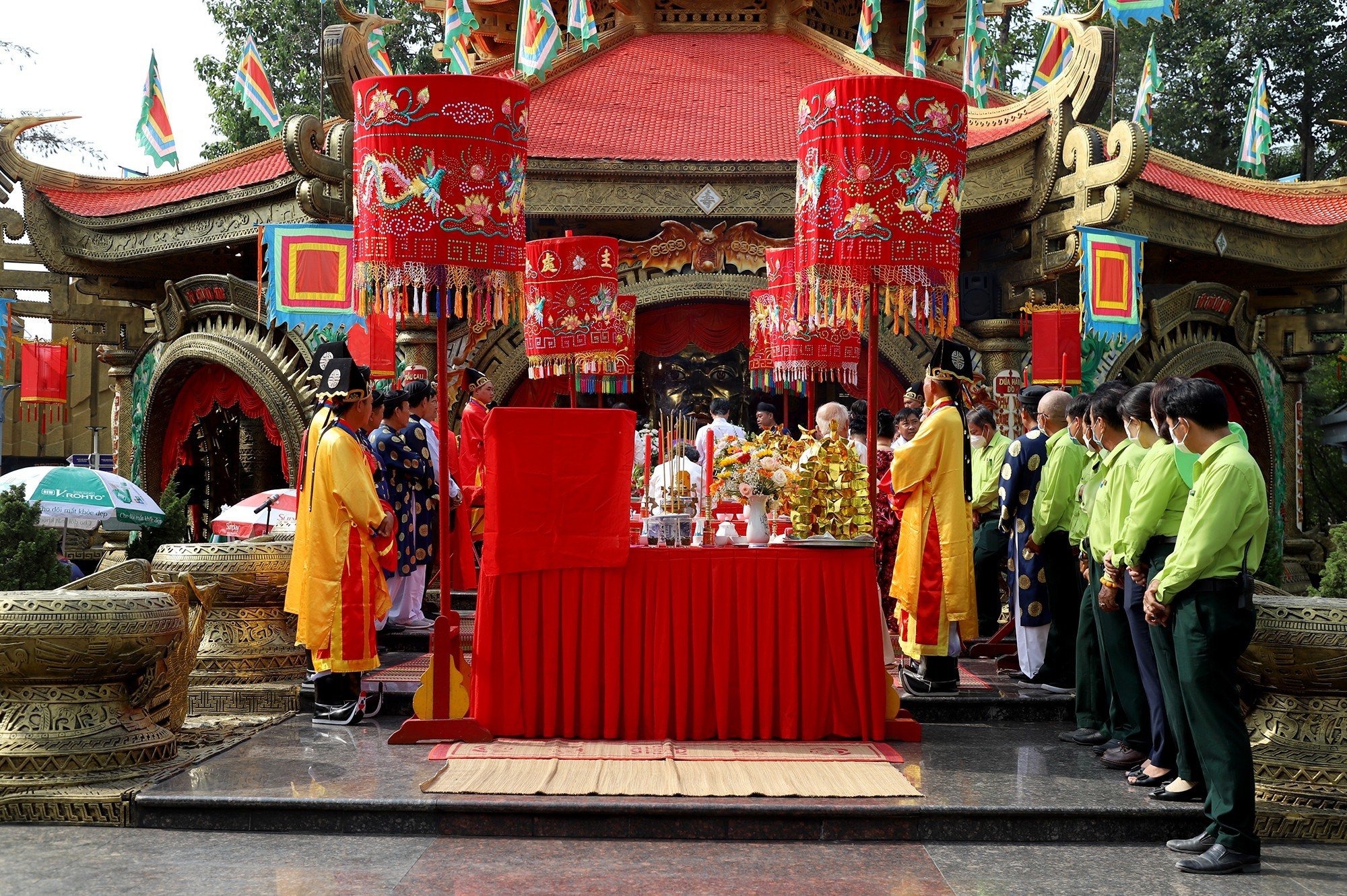 Cùng thời điểm này, lễ dâng hương tưởng niệm các Vua Hùng cũng diễn ra tại Khu du lịch văn hóa Suối Tiên (TP Thủ Đức). Đền thờ các Vua Hùng được xây dựng tại đây vào năm 1996, sau đó cải tạo, tu bổ và khánh thành năm 2002.