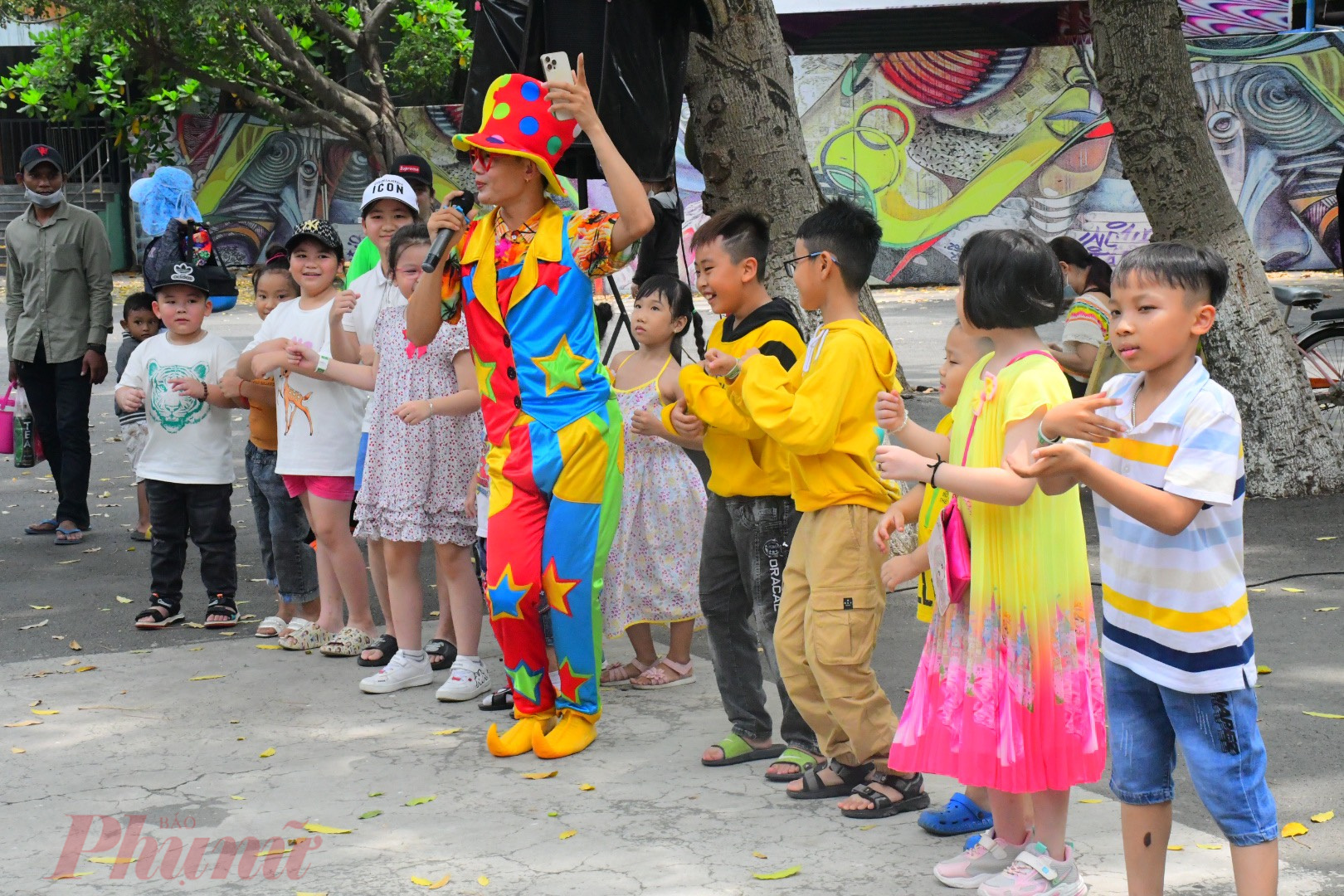 Nhiều hoạt động vui chơi được tổ chức để phục vụ du khách, các em nhỏ khi đến đây tham quan.