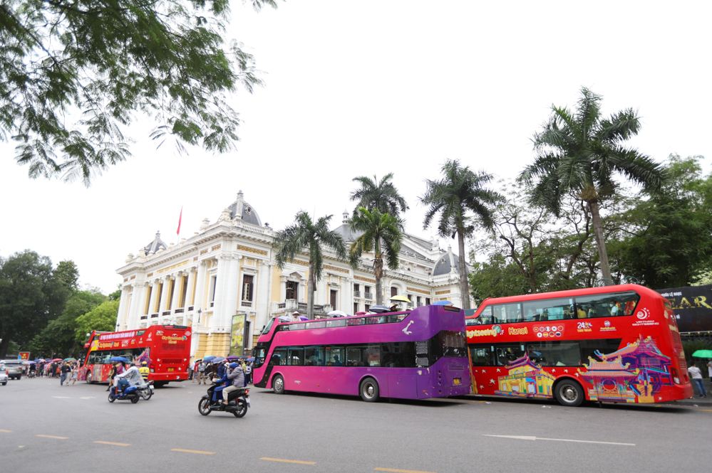 Sở Du lịch Hà Nội cho biết khách du lịch đến Hà Nội sẽ được miễn phí vận chuyển tham quan Hà Nội bằng xe buýt 2 tầng dịp Lễ Giỗ Tổ Hùng Vương (10/3 âm lịch), Ngày Giải phóng miền Nam, thống nhất đất nước (30/4) và Ngày Quốc tế Lao động (1/5).