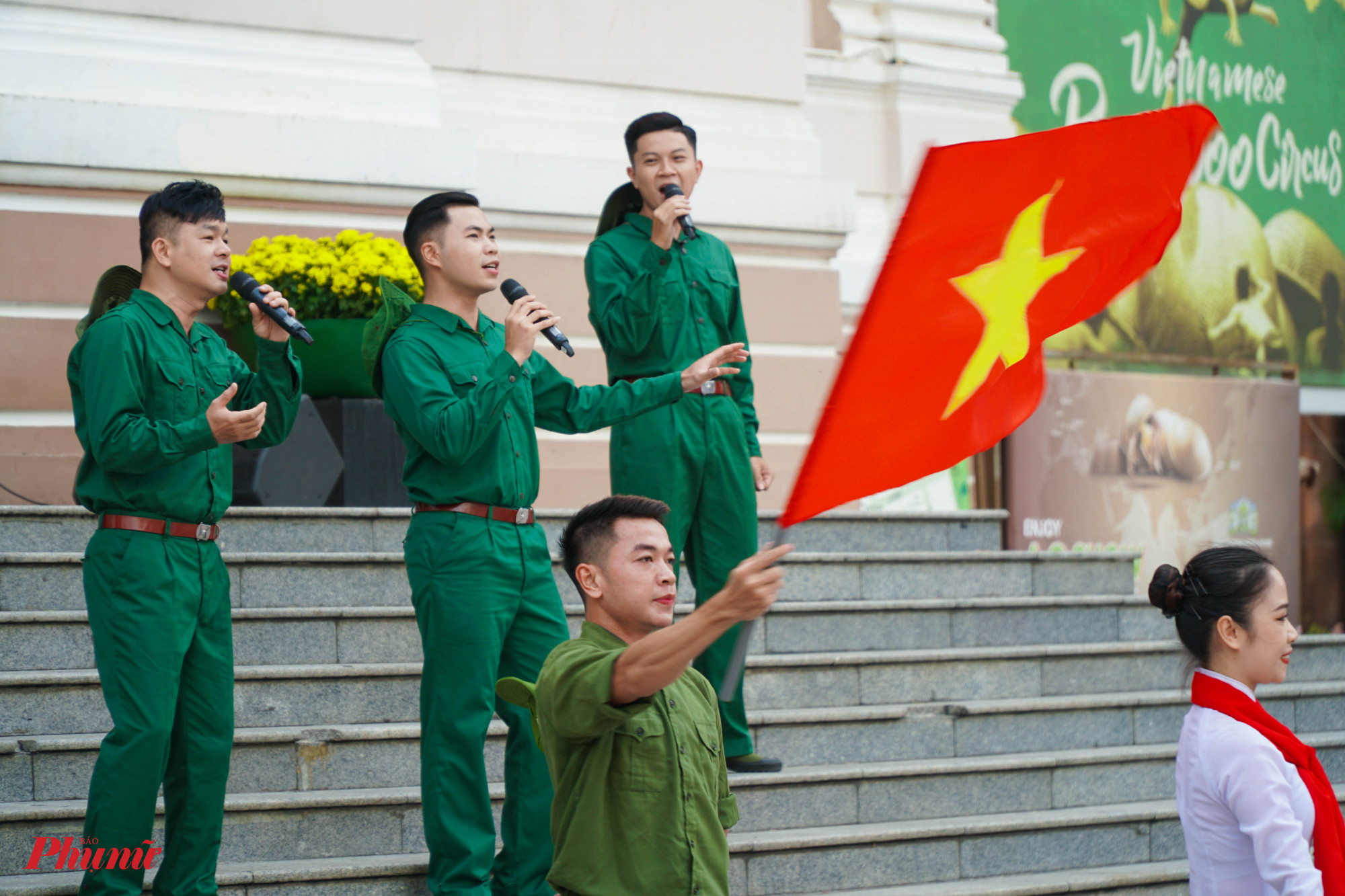 Những ca khúc hào hùng, được các ca sĩ trình bài trong không khi vui tươi, náo nhiệt của TPHCM ngày 30/4