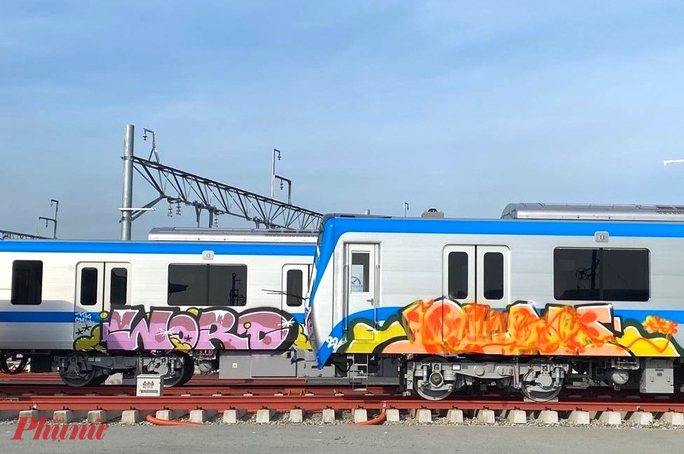 2 toa tàu của đoàn tàu Metro số 1 bị vẽ bậy ngày 11/6/2022