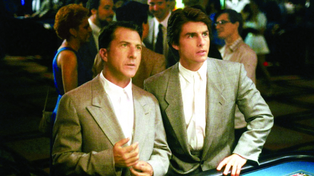 Tom Cruise (phải) và Dustin Hoffman trong phim