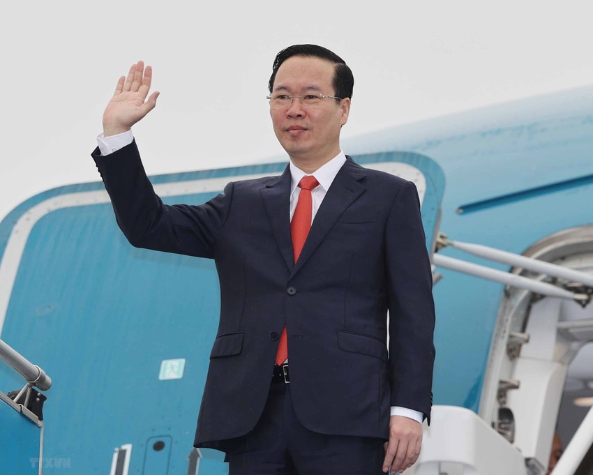 Chủ tịch nước Võ Văn Thưởng rời Hà Nội lên đường tham dự Lễ đăng quang của Nhà vua Anh Charles III tại Vương quốc Anh. Ảnh: TTXVN