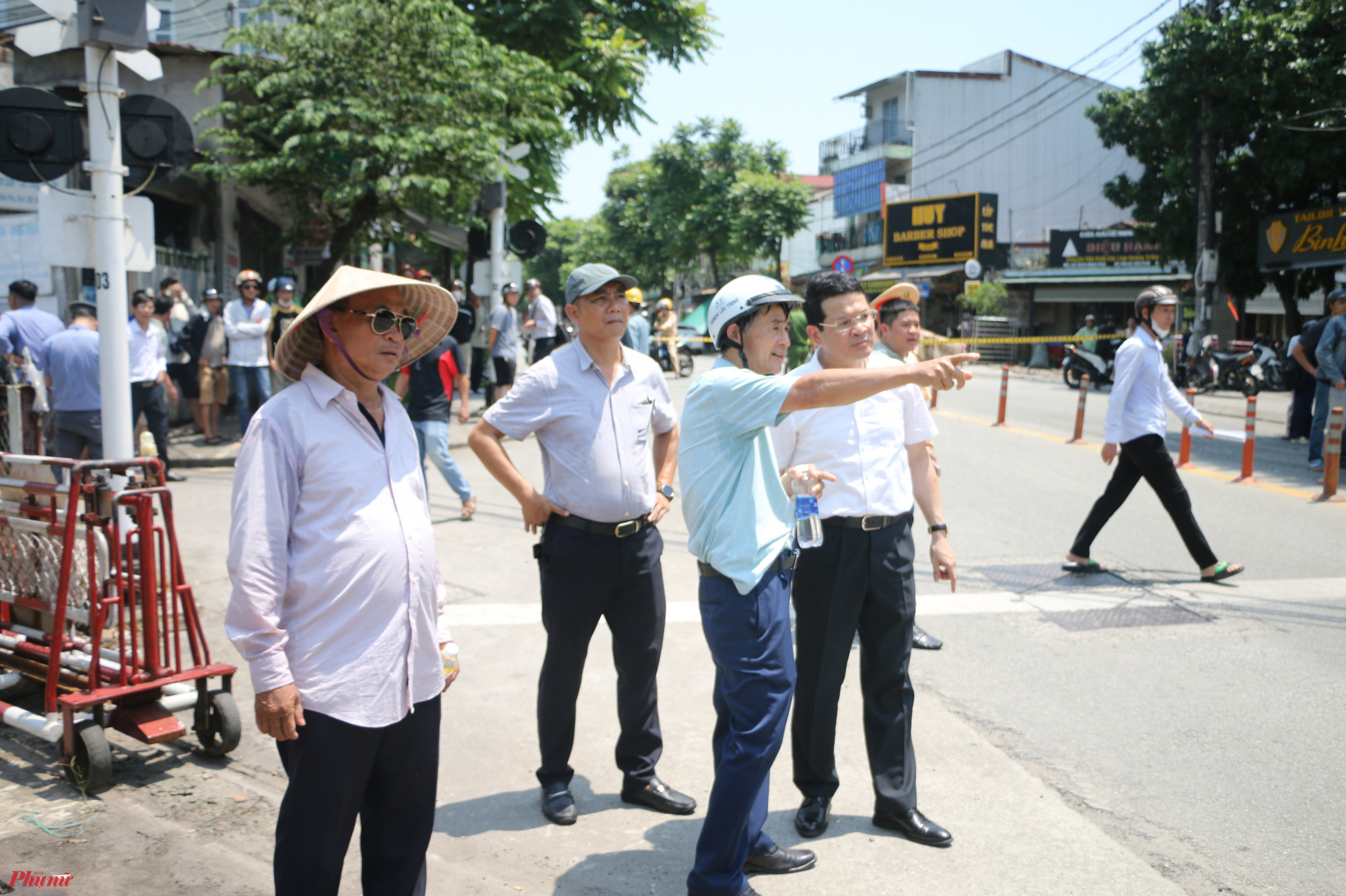 Nhận tin báo, ông Hoàng Hải Minh, Phó Chủ tịch UBND tỉnh Thừa Thiên Huế hiện đang có mặt tại hiện trường để chỉ đạo các lực lượng chức năng khắc phục sự cố
