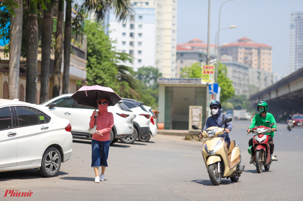 Các chuyên gia khí tượng nhận định, đây là đợt nắng nóng diện rộng đầu tiên ở phía Đông Bắc Bộ và thủ đô Hà Nội. 