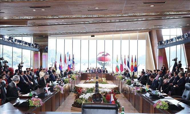 Phiên toàn thể Hội nghị Cấp cao ASEAN lần thứ 42