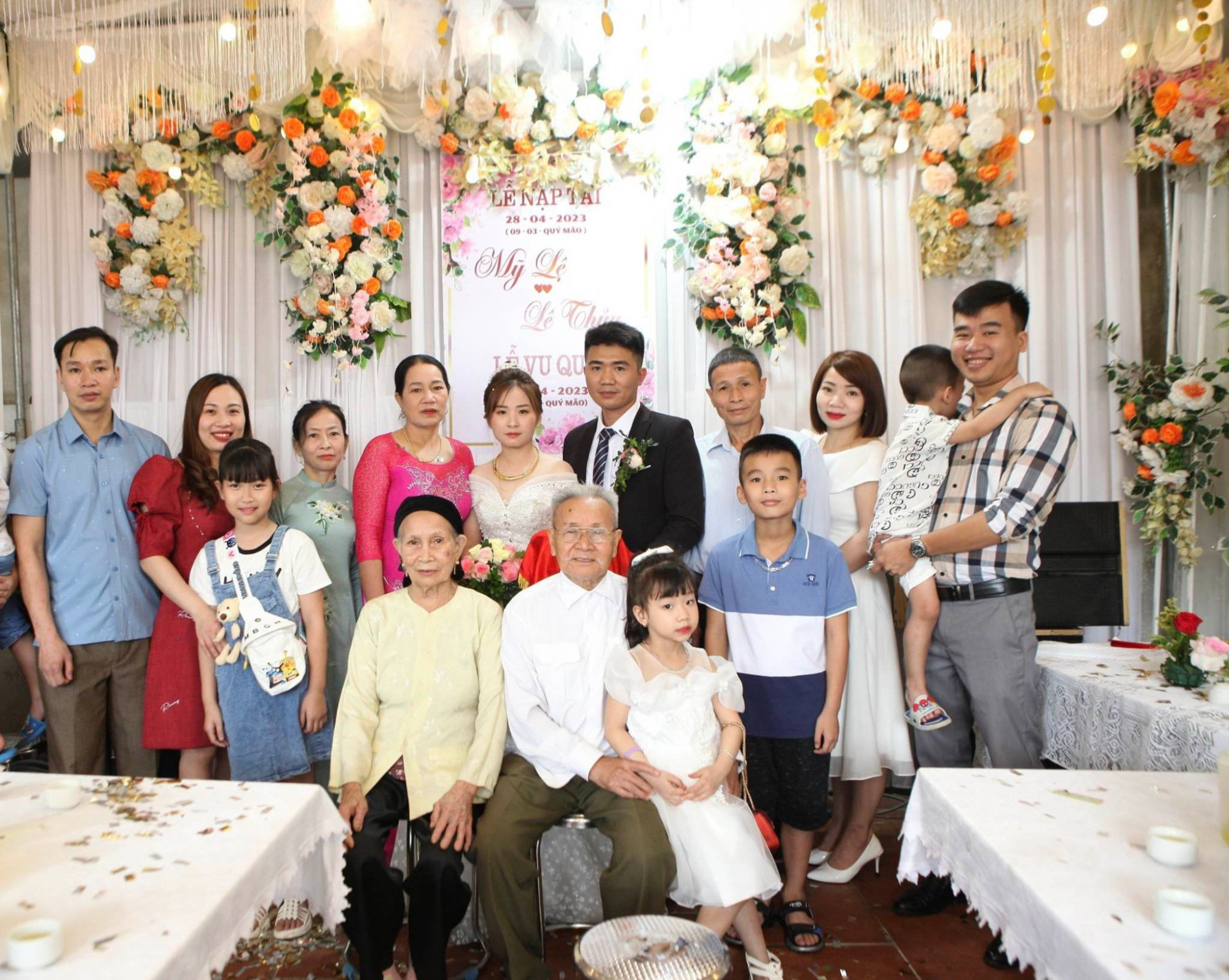 Cha mẹ chồng tổ chức đám cưới cho con dâu Nguyễn Thị Lệ linh đình như bình thường.
