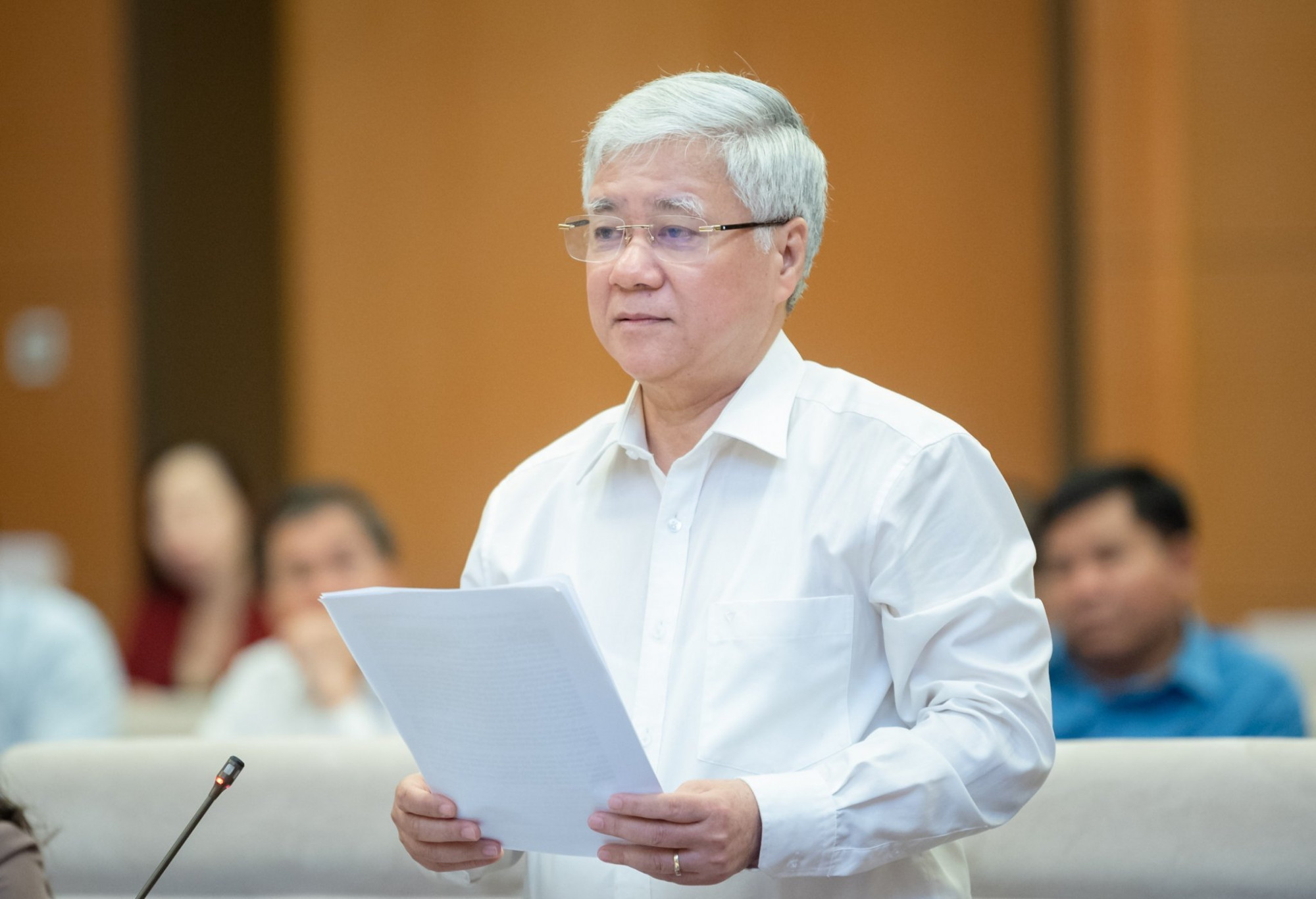 Trình bày dự thảo báo cáo kiến nghị cử tri, ông Đỗ Văn Chiến cho biết người dân lo lắng trước tình trạng cắt giảm lao động, thu nhập giảm...