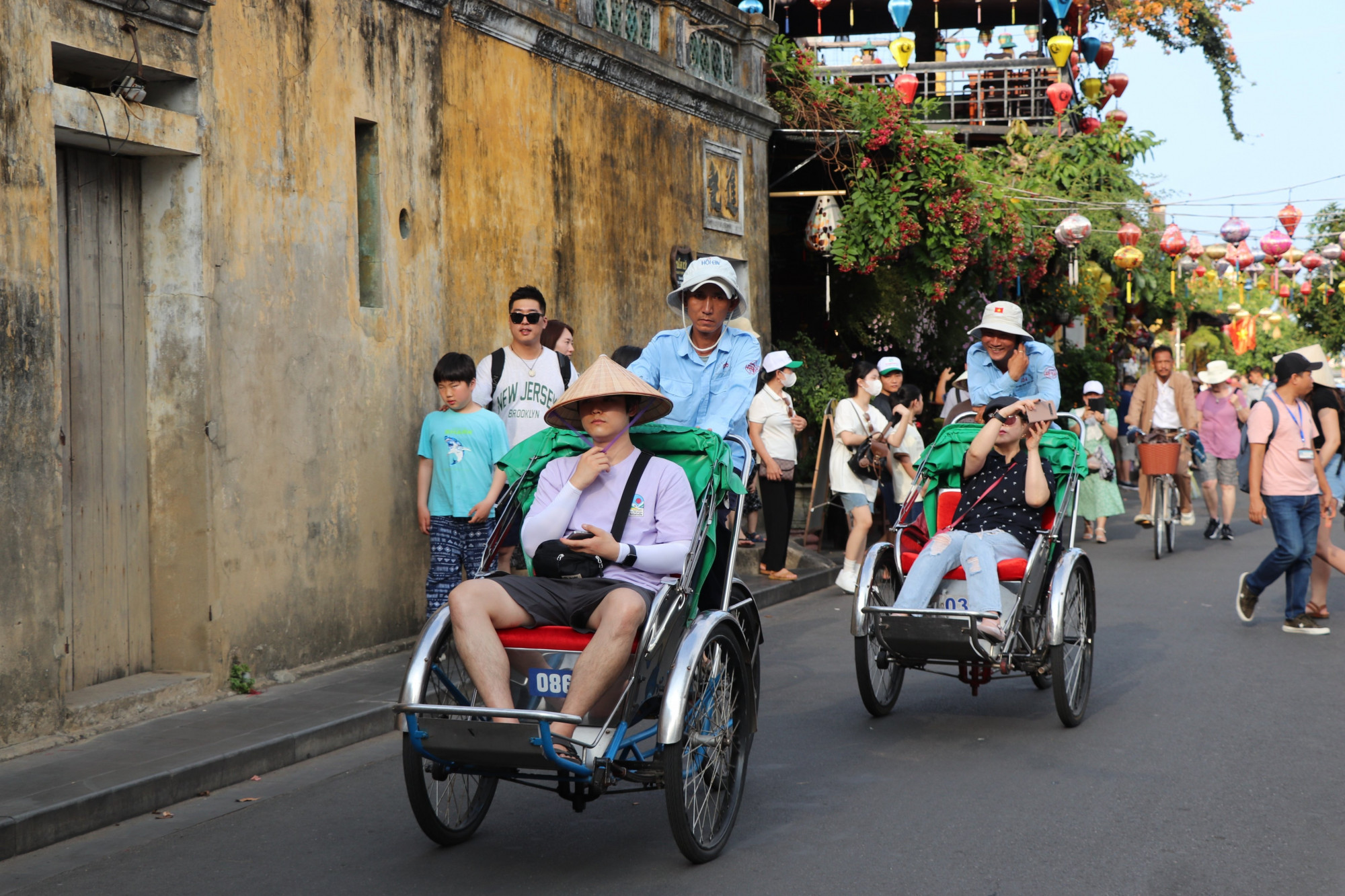 Hội An chỉ bán vé đối với khách đi theo đoàn, tour du lịch từ các công ty du lịch, lữ hành