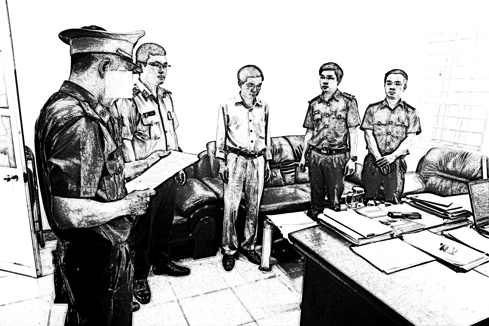 Cơ quan CSĐT Công an tỉnh Đắk Nông tống đạt các quyết định tố tụng đối với bị can Hồ Sĩ Điệp