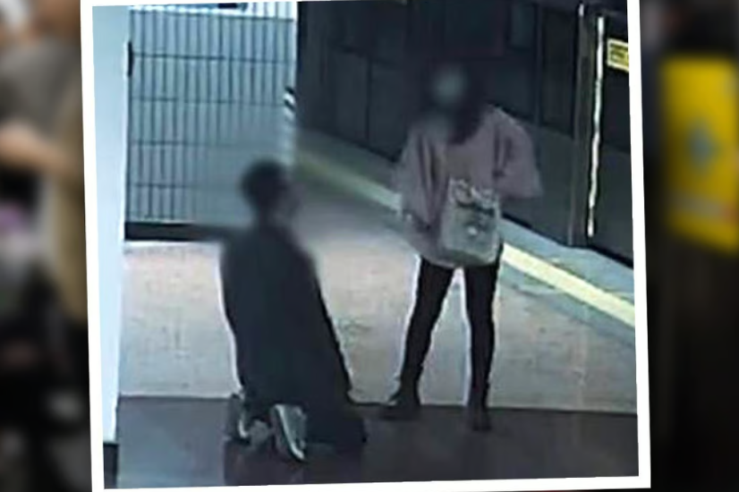 Đoạn phim CCTV cho thấy người phụ nữ nắm lấy quần áo của người đàn ông và lôi anh ta ra khỏi tàu, đồng thời cảnh báo anh ta trước khi gọi cảnh sát. Ảnh: SCMP tổng hợp/Weibo