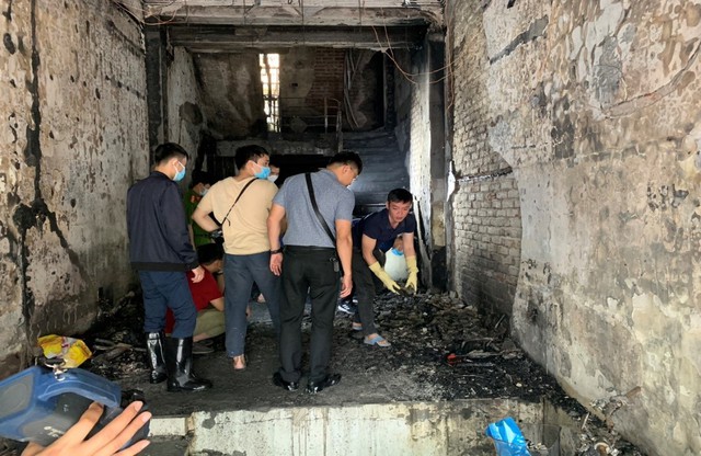 Bên trong ngôi nhà bị cháy khiến 5 người thương vong vong ở Hà Đông, Hà Nội.