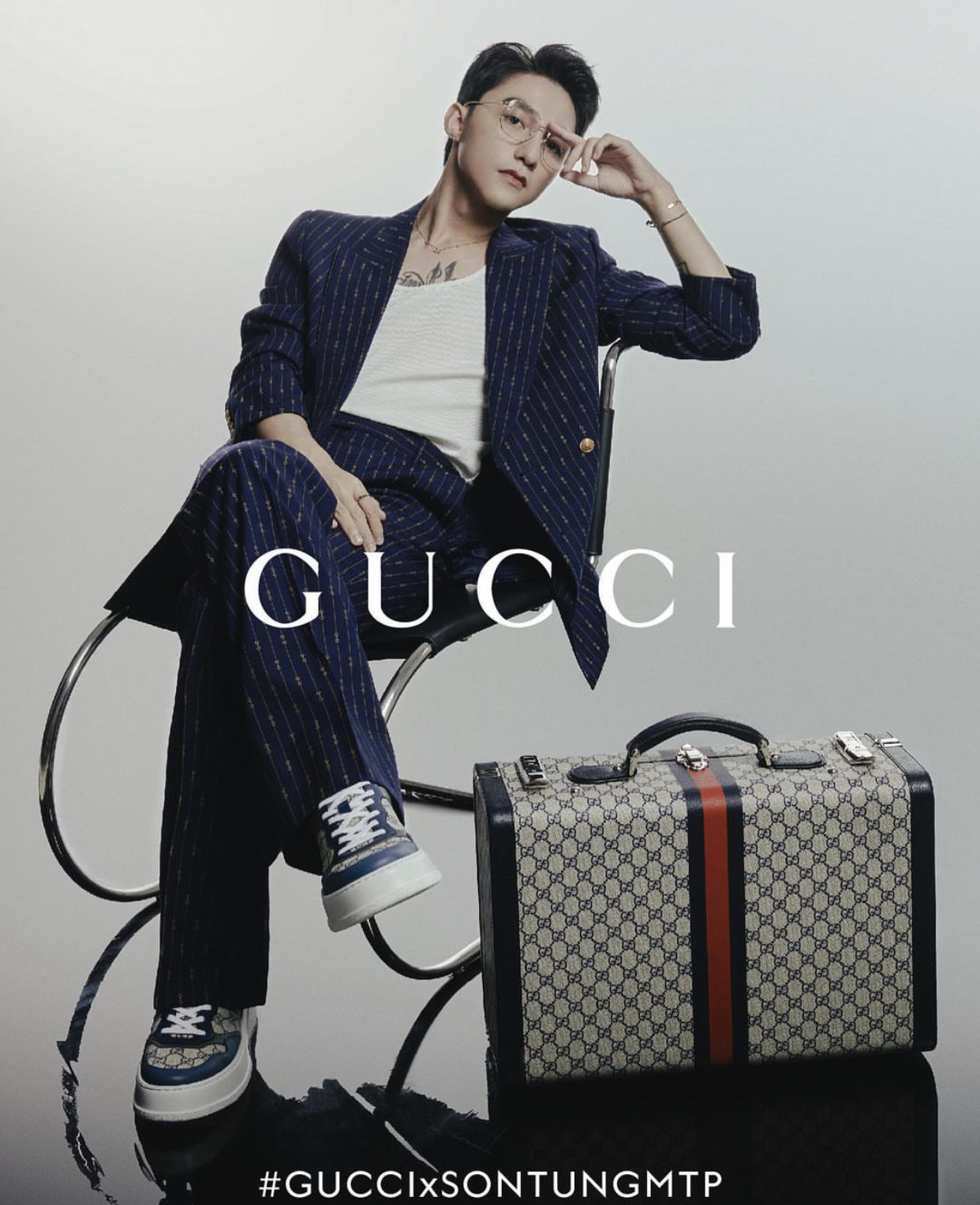 Sơn Tùng M-TP là gương mặt được thương hiệu Gucci công bố về danh hiệu ''bạn đồng hành'' độc quyền của nhà mốt Ý. Trong hình ảnh với vai trò đặc biệt, nam ca sĩ xuất hiện với bộ vest Gucci Tailoring và vali Gucci Savoy đặc trưng. Anh cũng chính thức trở thành bạn thân đầu tiên của Gucci tại Việt Nam.