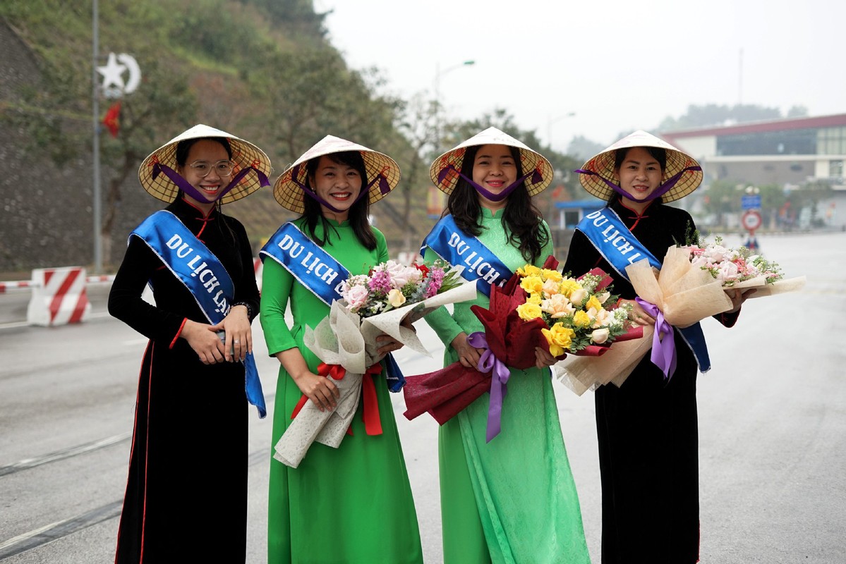 Nhiều du khách trẻ Trung Quốc thích du lịch Việt Nam vì dễ đi lại, chi phí rẻ, phong cảnh đẹp. Ảnh Tân Hoa Xã.