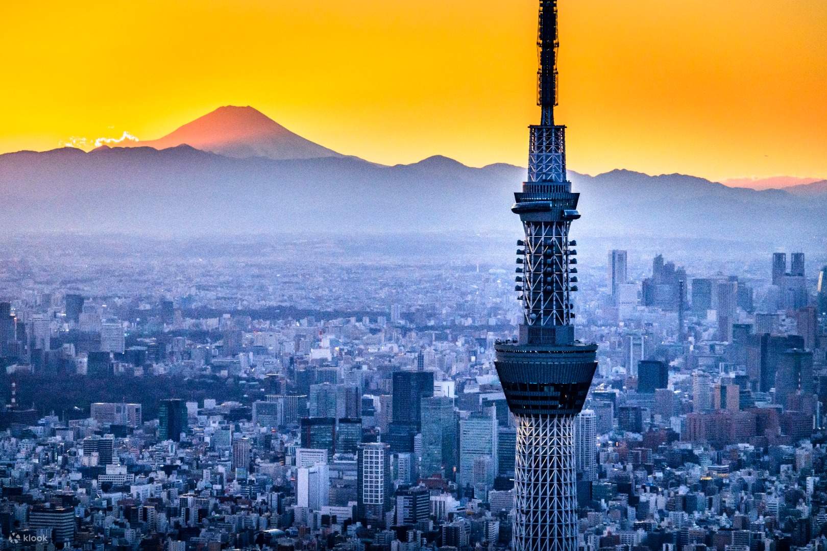 tháp chọc trời tokyo Tokyo skytree và cây cầu vào lúc hoàng hôn Nhật Bảnmàn trập  Tokyo skytree và cây cầu vào lúc hoàng hôn Nhật Bản   Tokyo Skytree là tháp quan sát và phát sóng ở thành phố Sumida, Tokyo, Nhật Bản. Đây là cấu trúc cao nhất ở Nhật Bản, đứng ở độ cao 634 mét và là một trong những tòa tháp cao nhất thế giới. Tòa tháp có hai tầng quan sát chính, Tembo Deck ở độ cao 350 mét và Tembo Galleria ở độ cao 450 mét, mang đến cho du khách tầm nhìn toàn cảnh Tokyo và các khu vực xung quanh.  Tòa tháp cũng có nhiều nhà hàng, cửa hàng và cơ sở giải trí, bao gồm cả cung thiên văn và sàn kính khiến nó trở thành điểm du lịch nổi tiếng trong nước và là biểu tượng của sức mạnh công nghệ và hiện đại hóa của Nhật Bản. Ngày nay, nó là một trong những điểm thu hút hàng đầu ở Tokyo để ghé thăm.