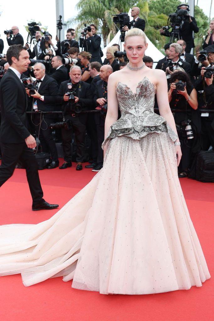 Elle Fanning không khác gì một nàng công chúa trên thảm đỏ Cannes năm nay