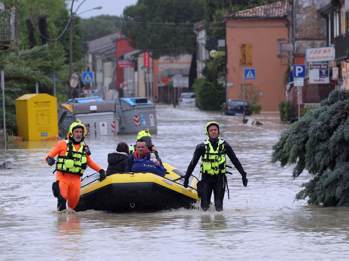 Nhiều vùng ở Ý bị nhấn chìm sau những đợt lũ lụt liên tục.