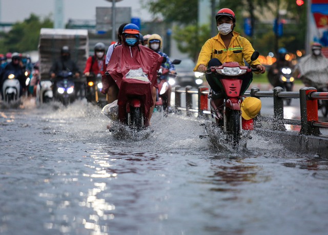 Dự báo Nam bộ có mưa trong ngày 18/5. (TPHCM sau cơn mưa chiều 15/5) - Ảnh: Nhật Thịnht 