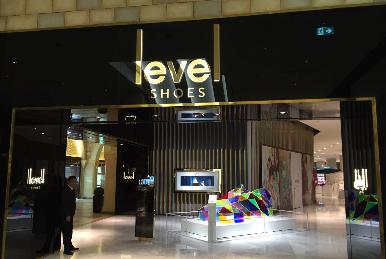 Level Shoes bên trong Dubai Mall nơi trưng bày các thương hiệu giày nổi tiếng thế giới - Ảnh: Gulf Takeout