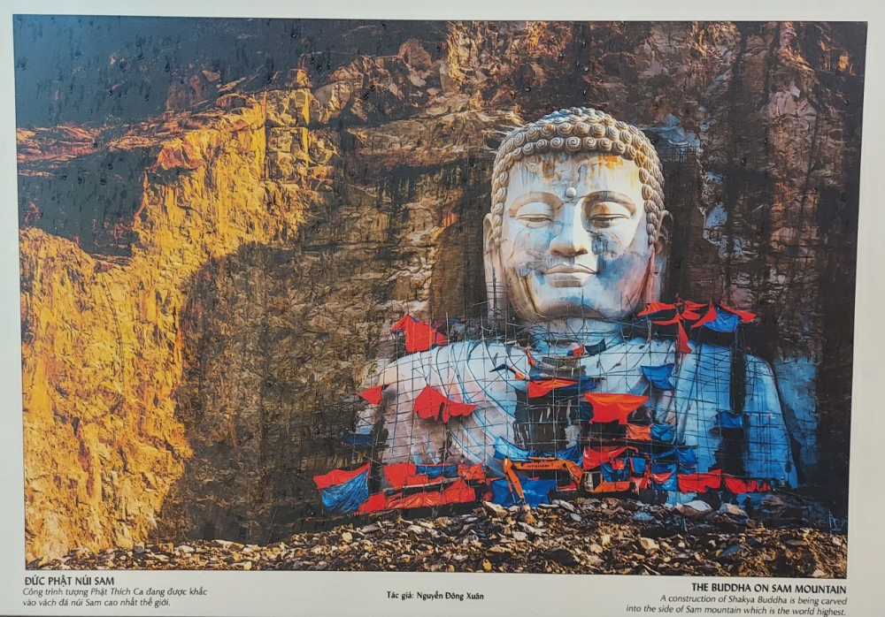 Tác phẩm Đức Phật núi Sam - tác phẩm triển lãm.