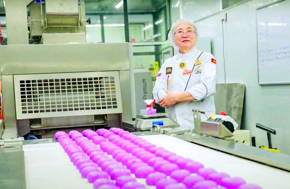 Ông Kao Siêu Lực - chủ thương hiệu bánh ABC Bakery - người sáng tạo bánh mì thanh long - Ảnh: Thanh Thảo
